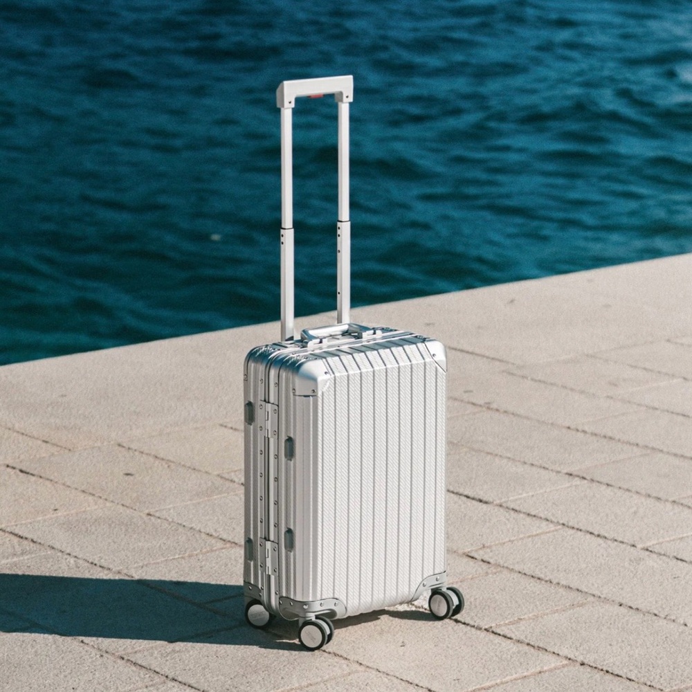 MVST TREVA ALUMINUM SUITCASE - CARRY ON SILVER